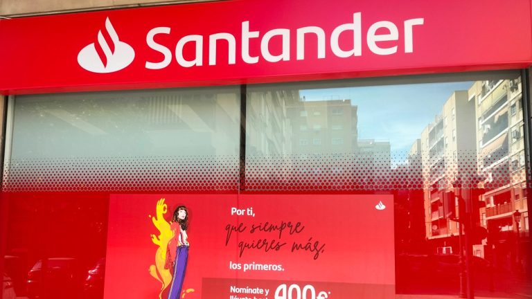 día que paga Santander el paro en mayo